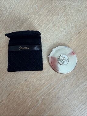 RARE Vintage Stratton Powder Compact Silver Tone Rose w/ Velvet Pouch NOS